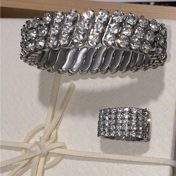 VINTAGE SILVER TONE AND CLEAR RHINESTONE EXPANDABLE BRACELET RING EARRINGS SET - Picture 1 of 16